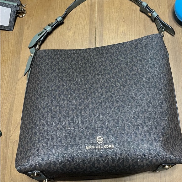 Michael Kors gorgeous shoulder bag. Brand New Excellent Condition - Picture 1 of 4